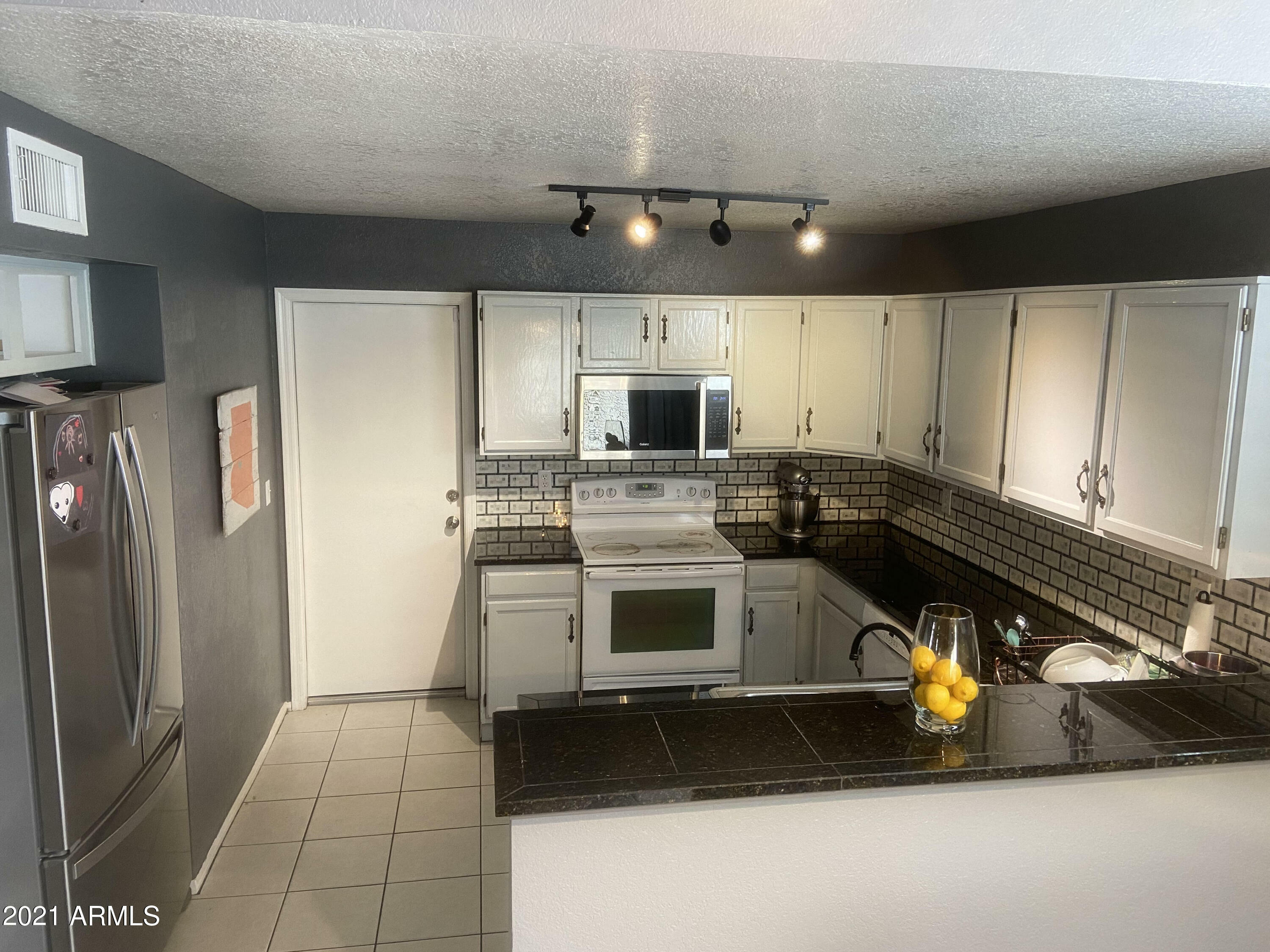Property Photo: 6420 W Golden Lane AZ 85302