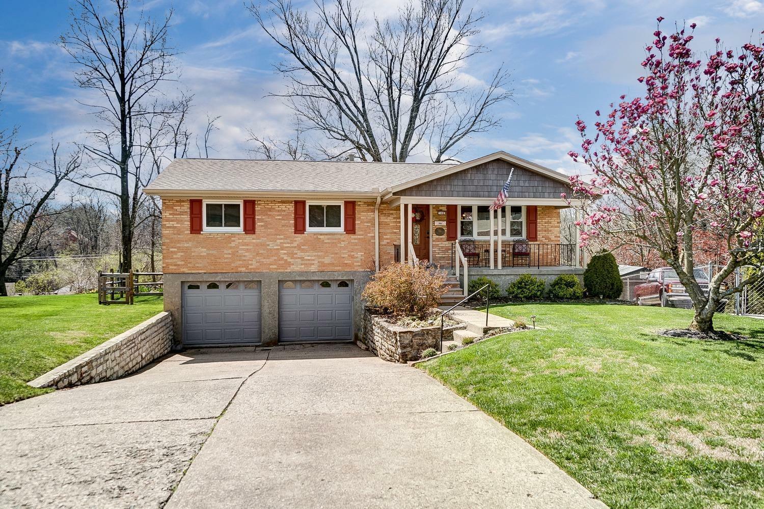 Property Photo: 908 Fashion Ave OH 45238