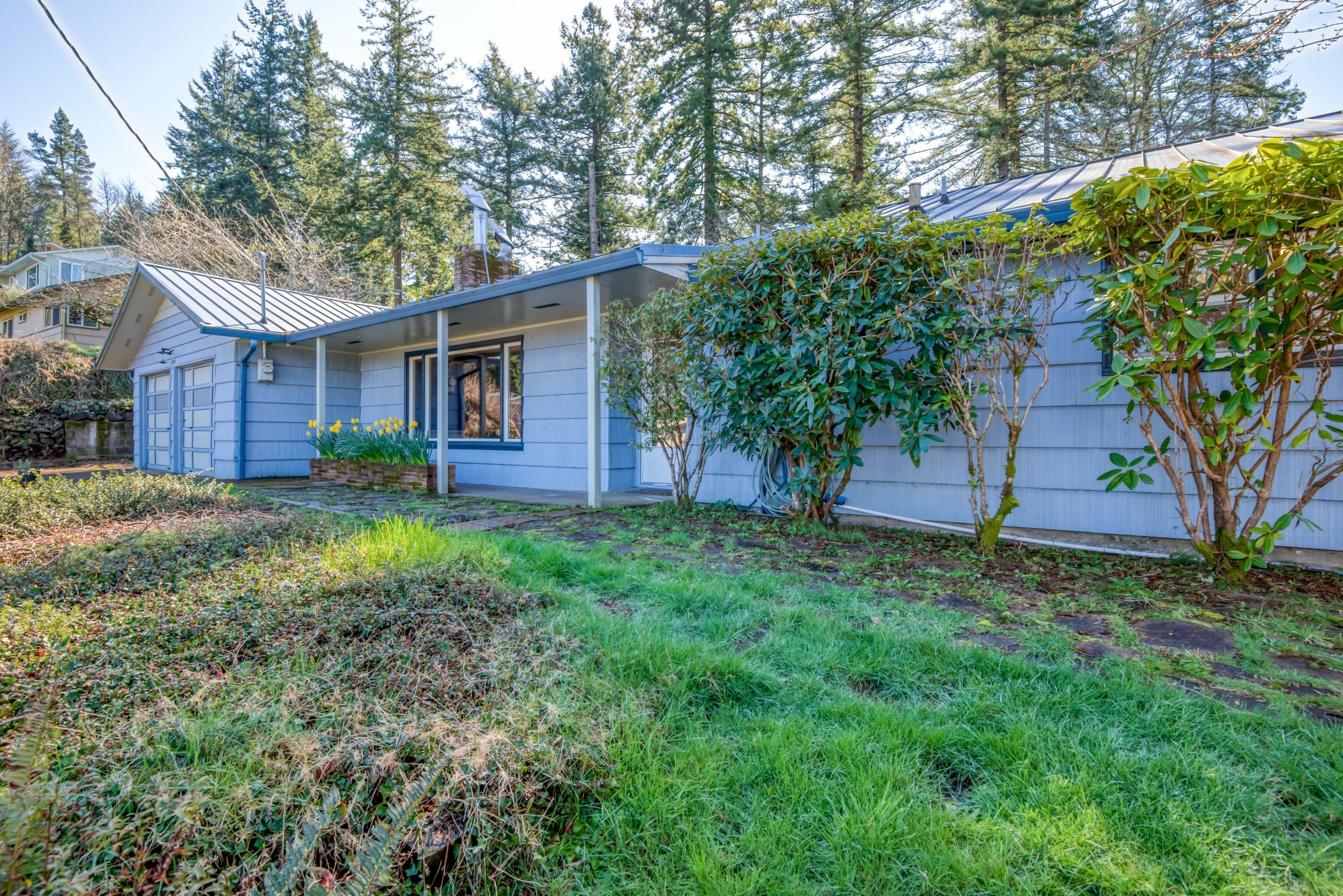 Property Photo:  1527 SE Alder Way  OR 97391 