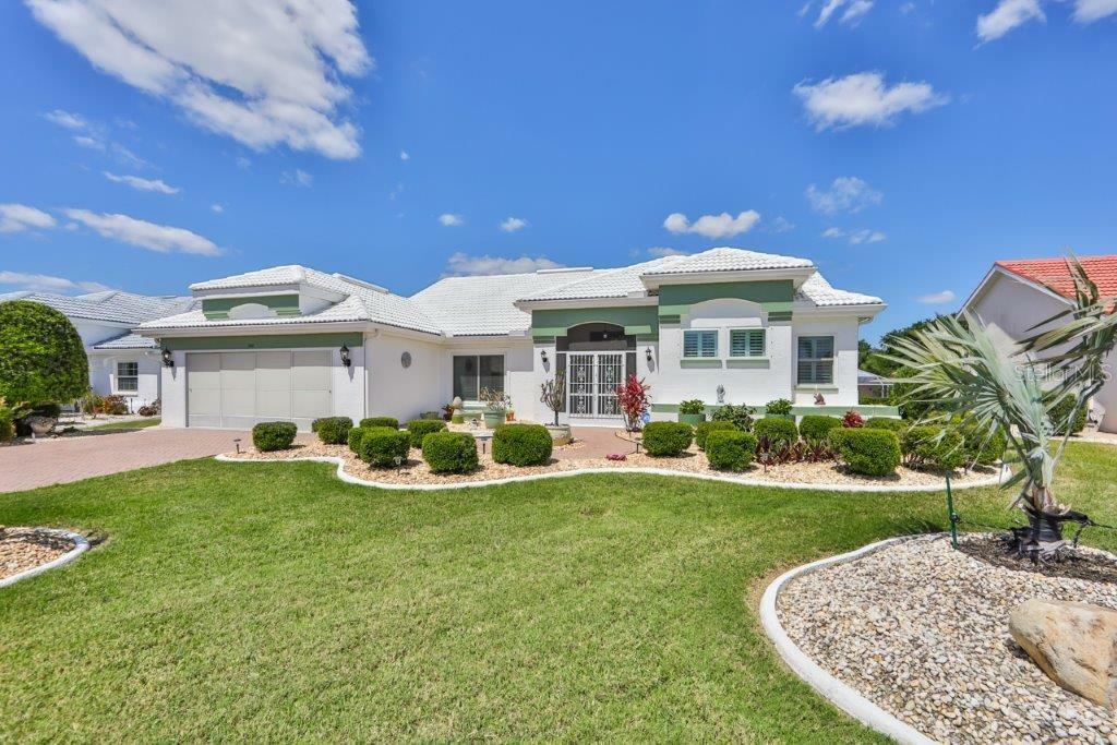 Property Photo:  2011 New Bedford Drive  FL 33573 