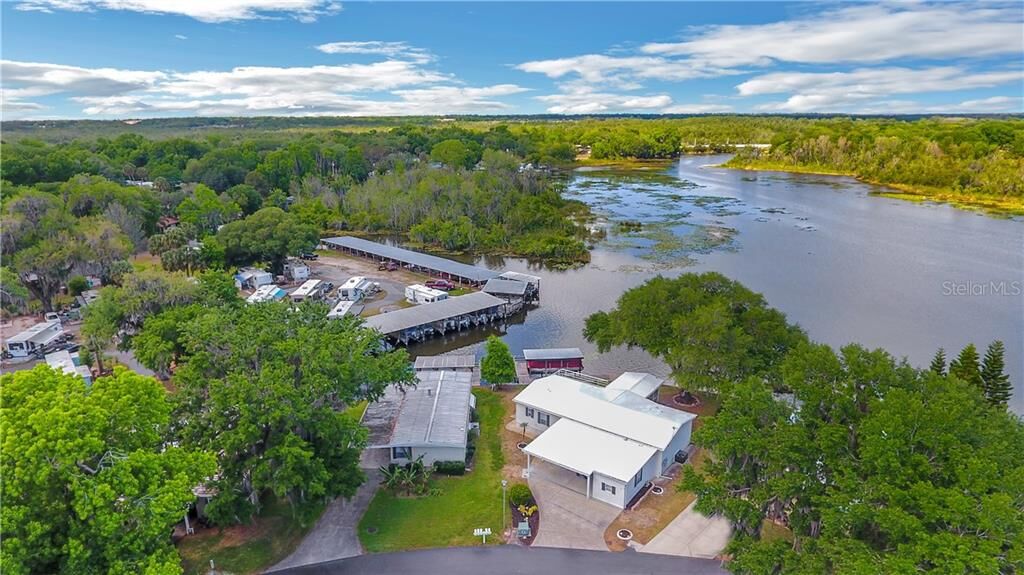 Property Photo: 5 Gallinule Court FL 34731