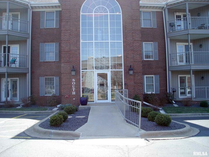 5200 N Knoxville  Peoria IL 61614 photo