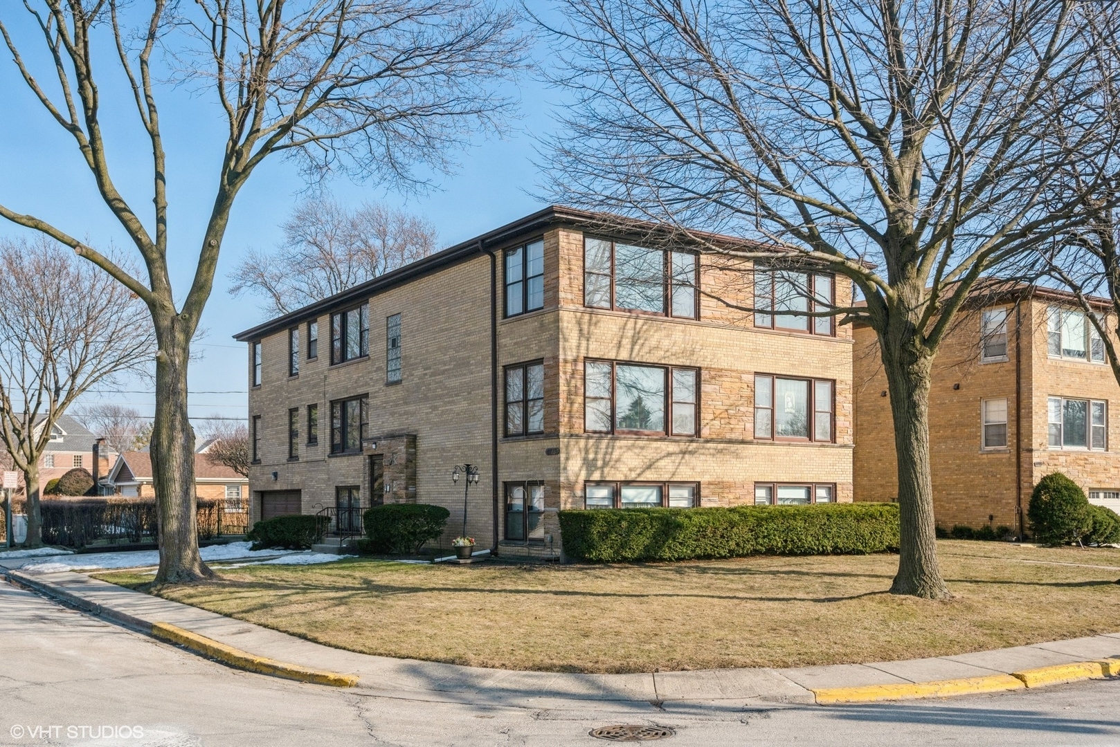Property Photo: 4175 W Lunt Avenue IL 60712