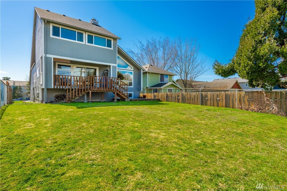 Property Photo: 656 F St WA 98230
