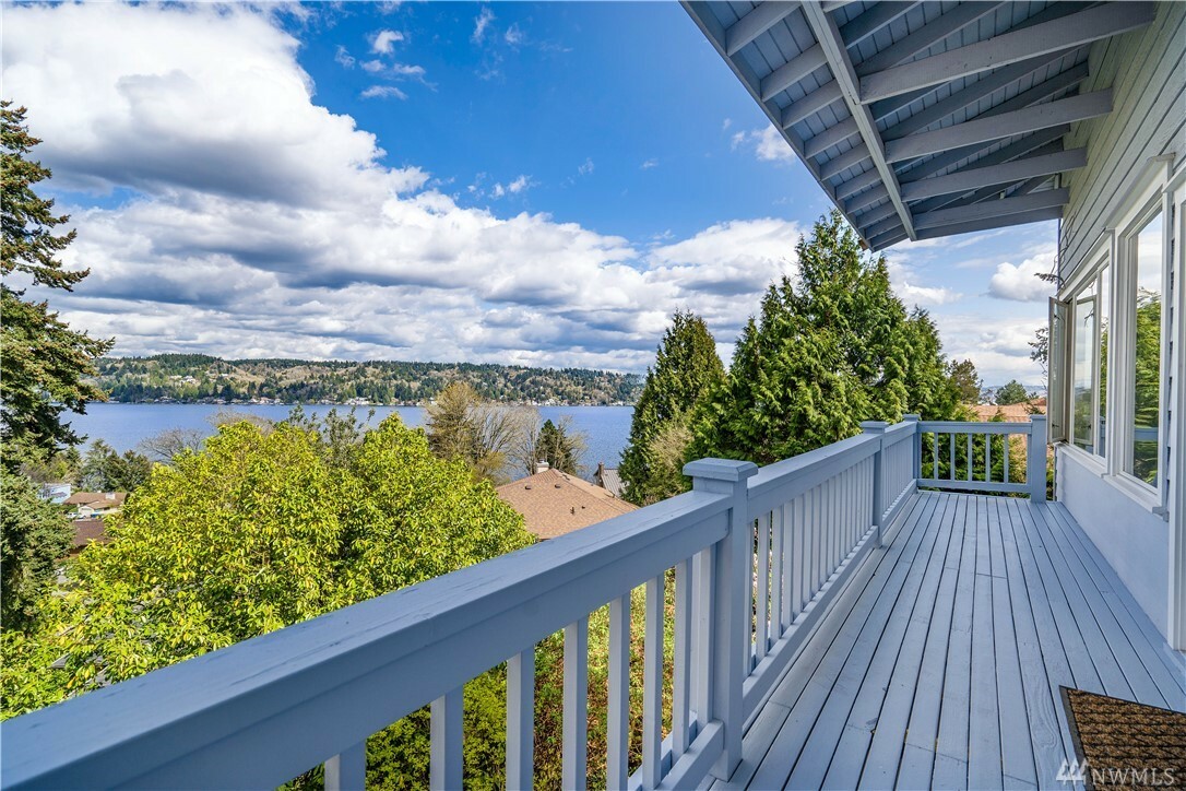 Property Photo:  11048 Durland Ave NE  WA 98125 