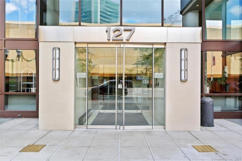 Property Photo: 127 Greyrock Place 804 CT 06901