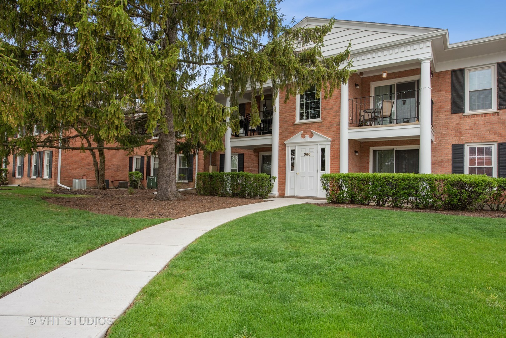 Property Photo: 560 Shorely Drive 201 IL 60010