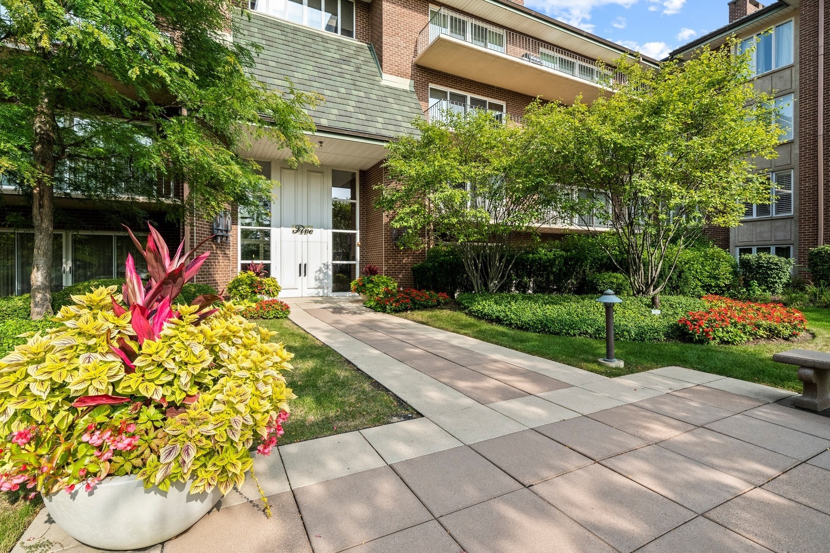 Property Photo:  5 Oak Brook Club Drive N307  IL 60523 