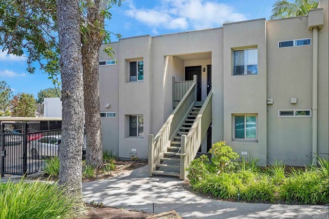 Property Photo:  121 W Glaucus Street B  CA 92024 