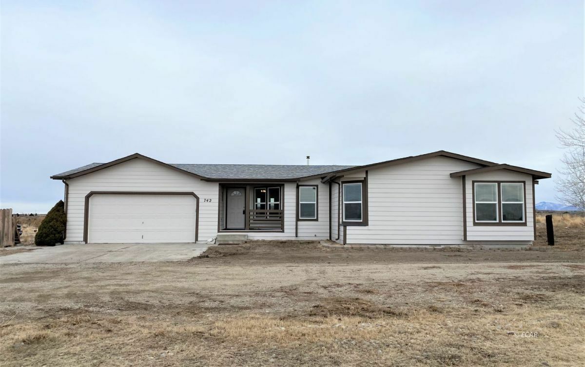 Property Photo: 742 Arroyo Vista Drive NV 89815