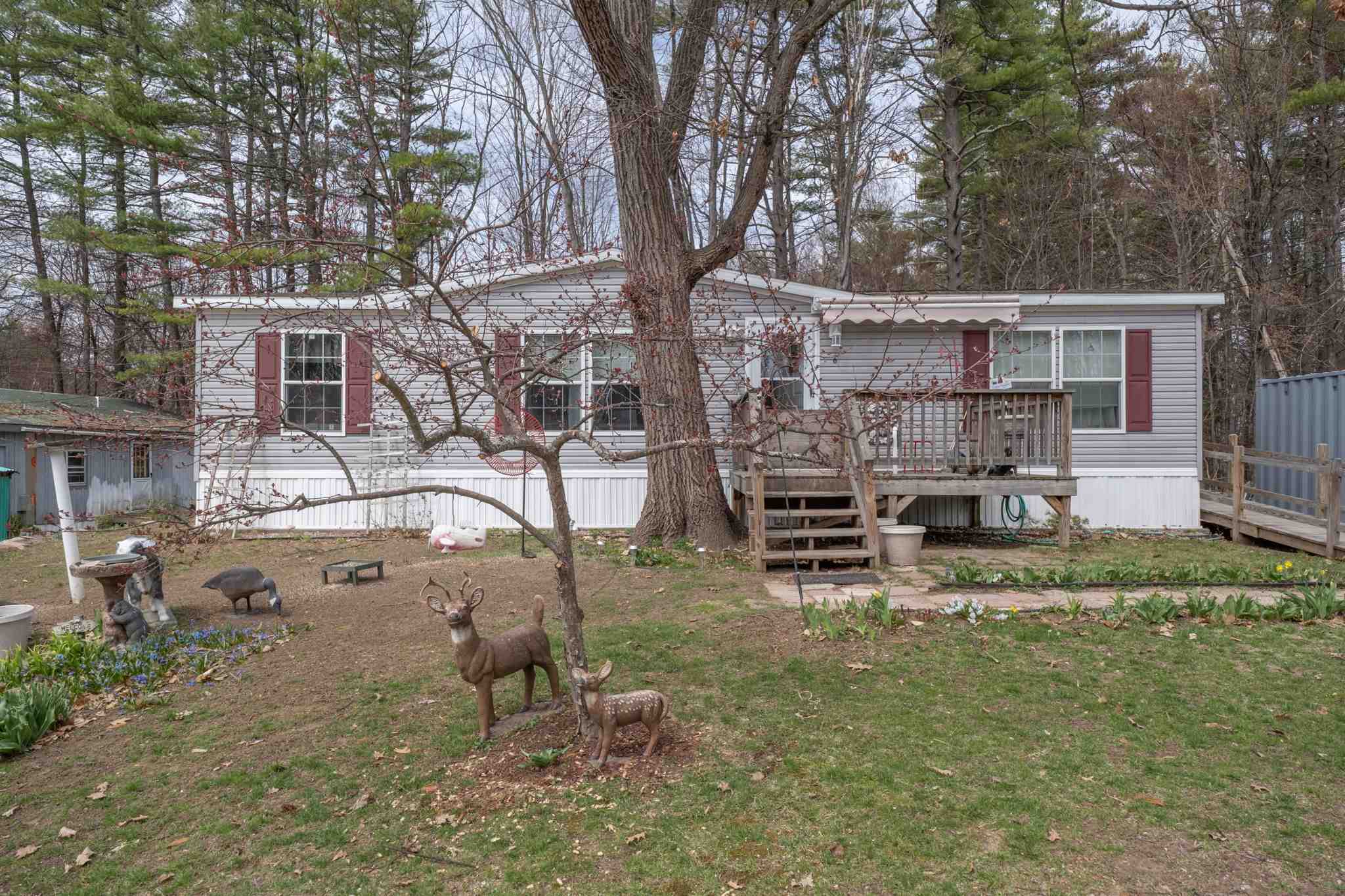 Property Photo:  6 Garden Drive  NH 03275 