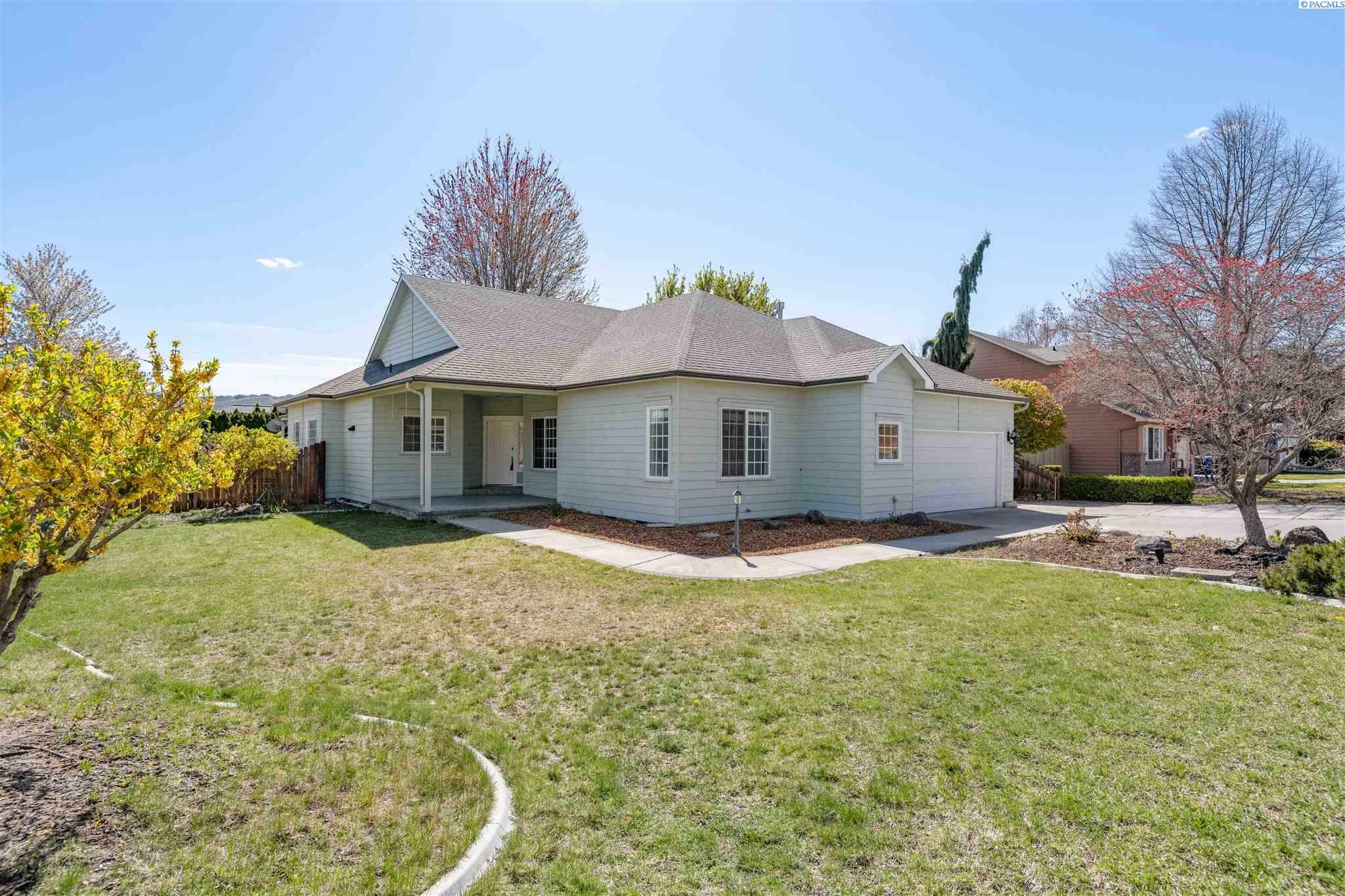 Property Photo: 231 Ashwood WA 99352-8453