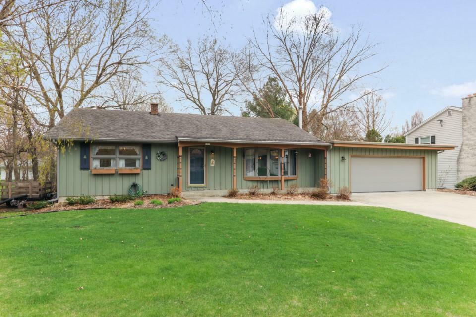 Property Photo: 1231 W Satinwood Ln WI 53190