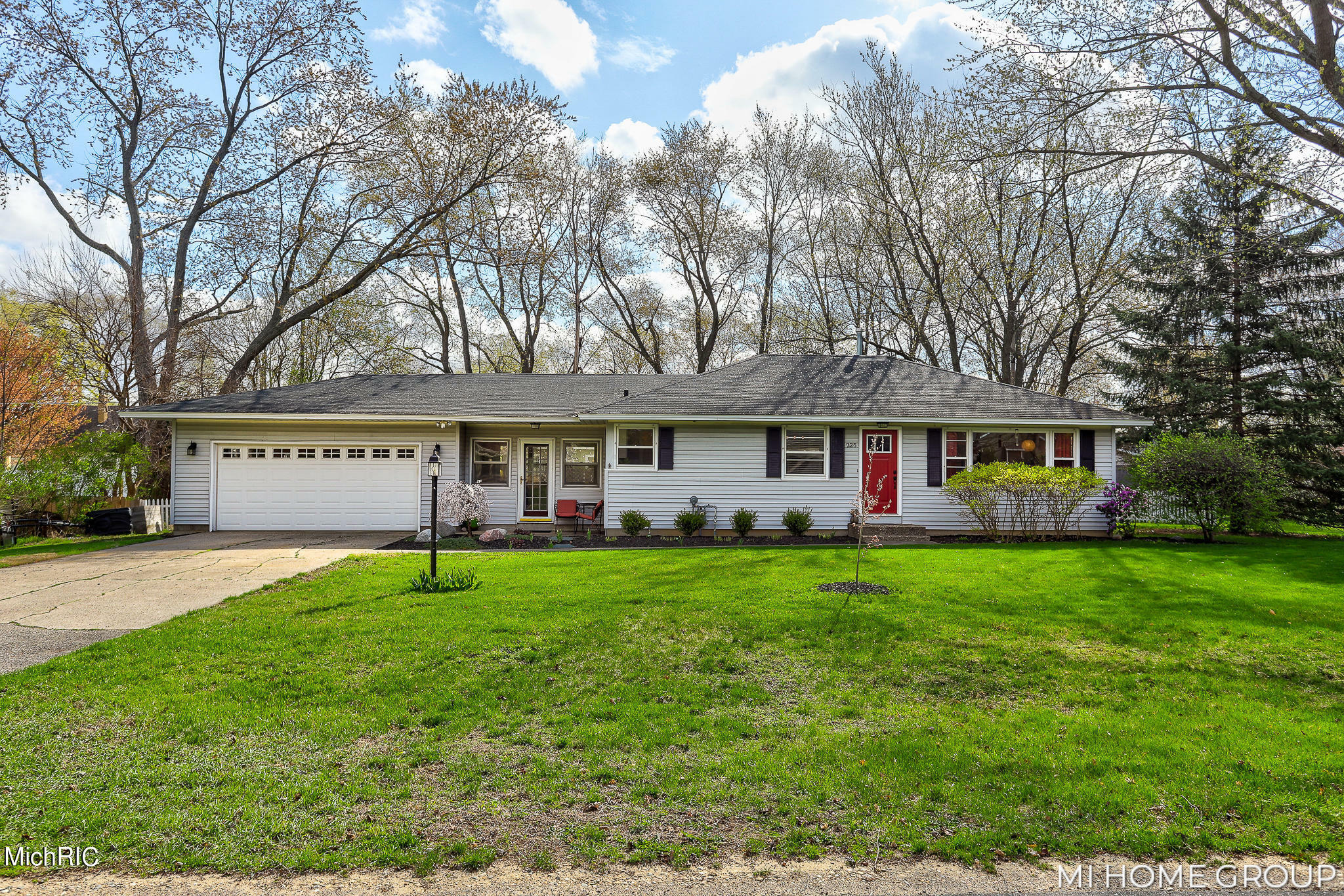 Property Photo: 225 Glendale Avenue MI 49423