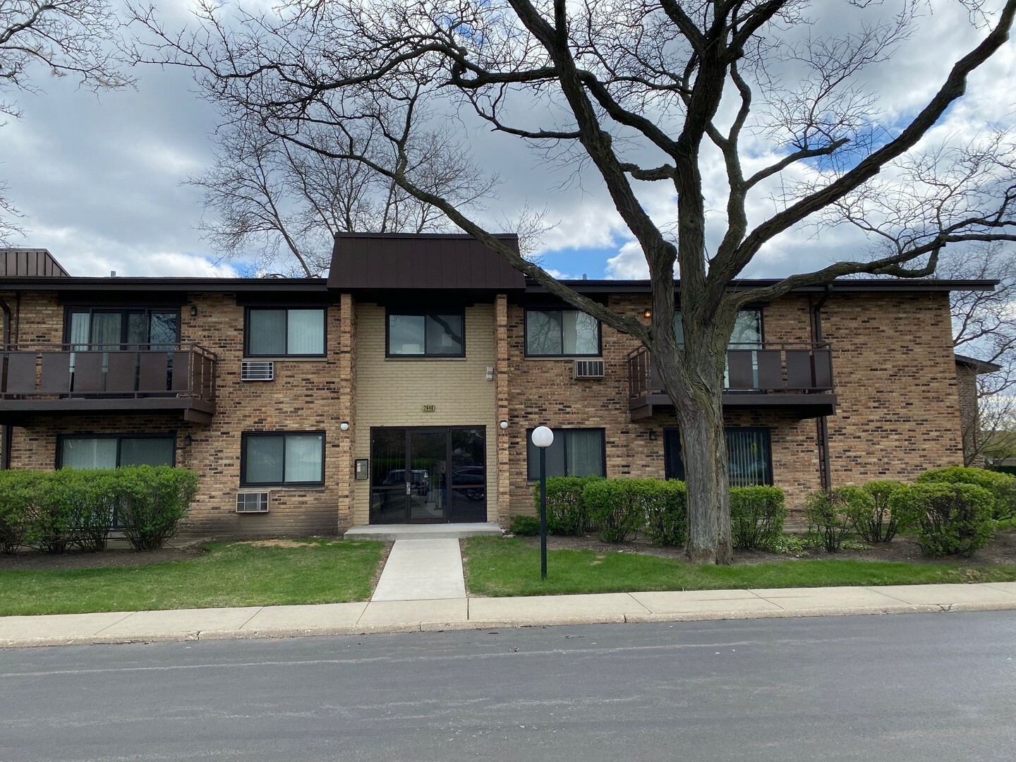 Property Photo:  2640 N Windsor Drive 103  IL 60004 