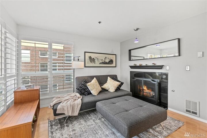 Property Photo:  530 Melrose Ave E 506  WA 98102 