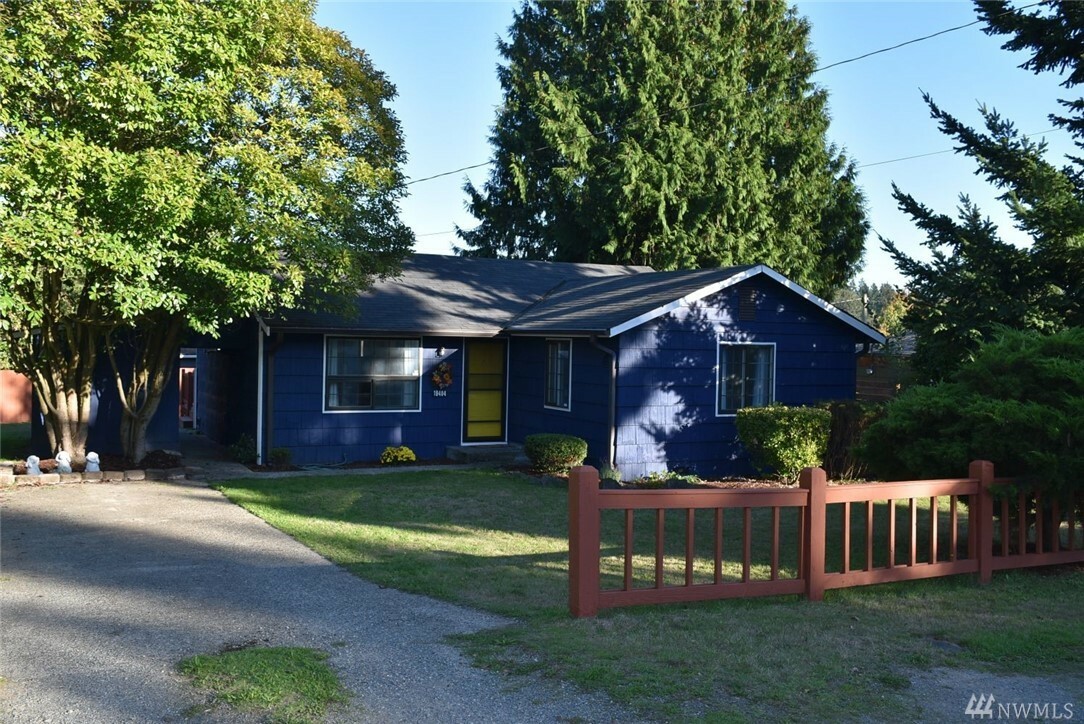 Property Photo:  19404 10th Ave S  WA 98148 