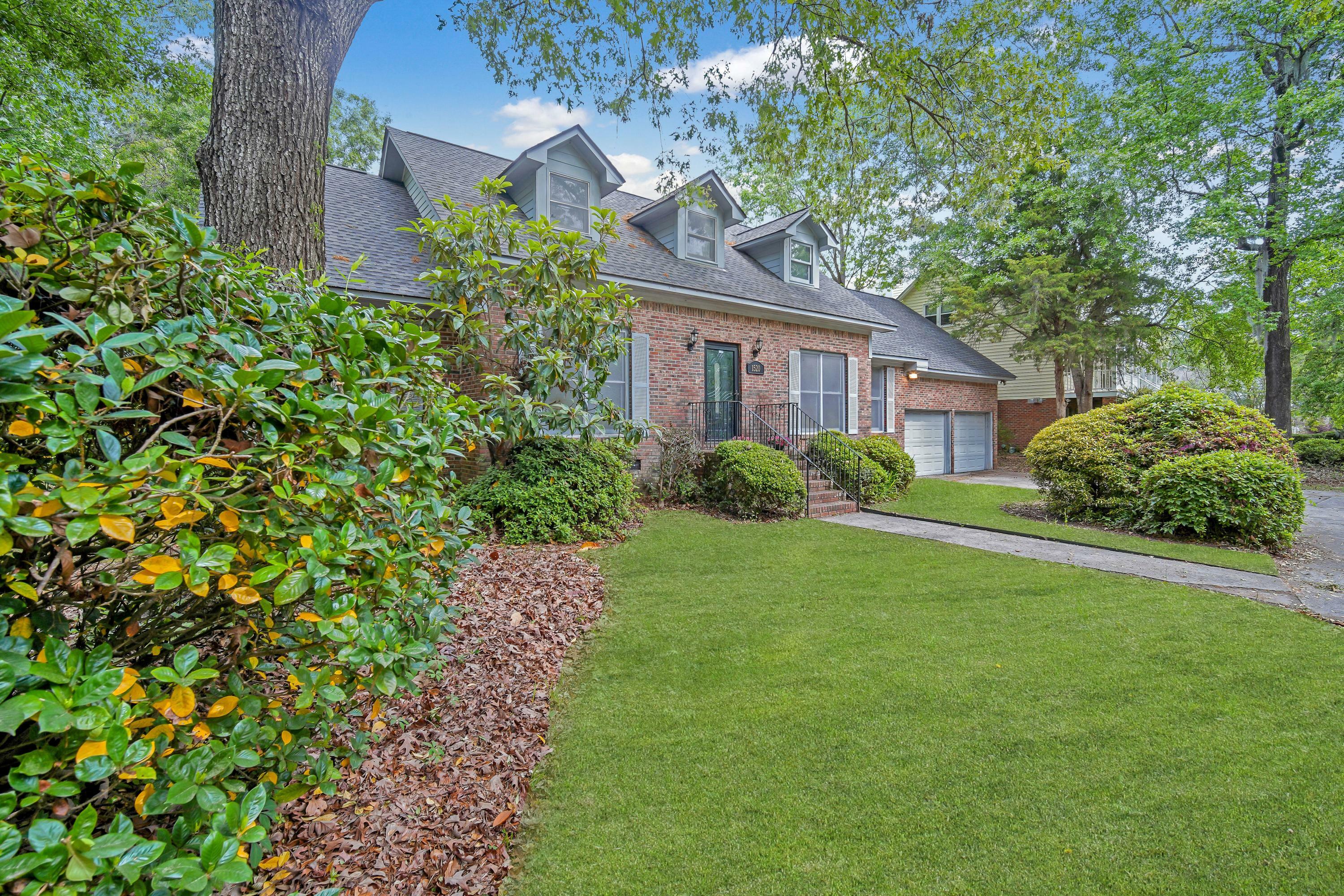 Property Photo: 1520 Montclair Street SC 29407