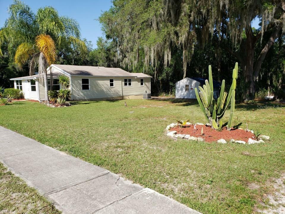 Property Photo:  306 N Warfield Avenue  FL 34785 