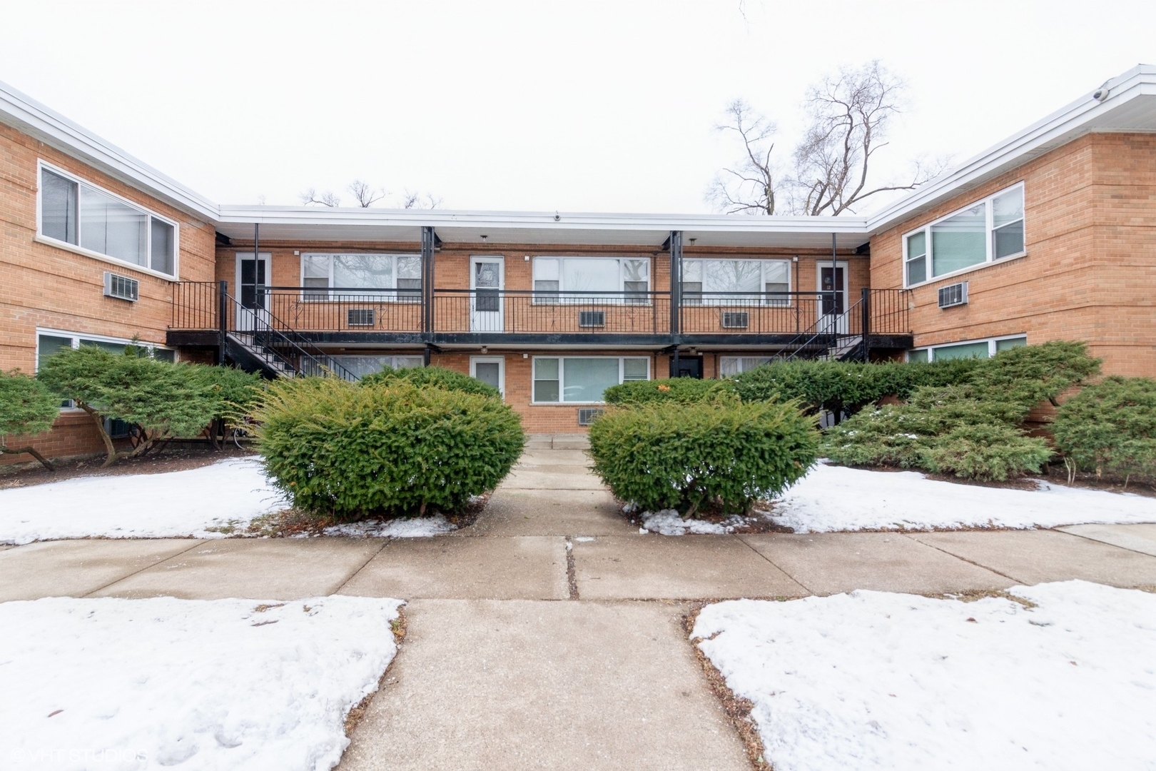 Property Photo: 405 Austin Street 8 IL 60515