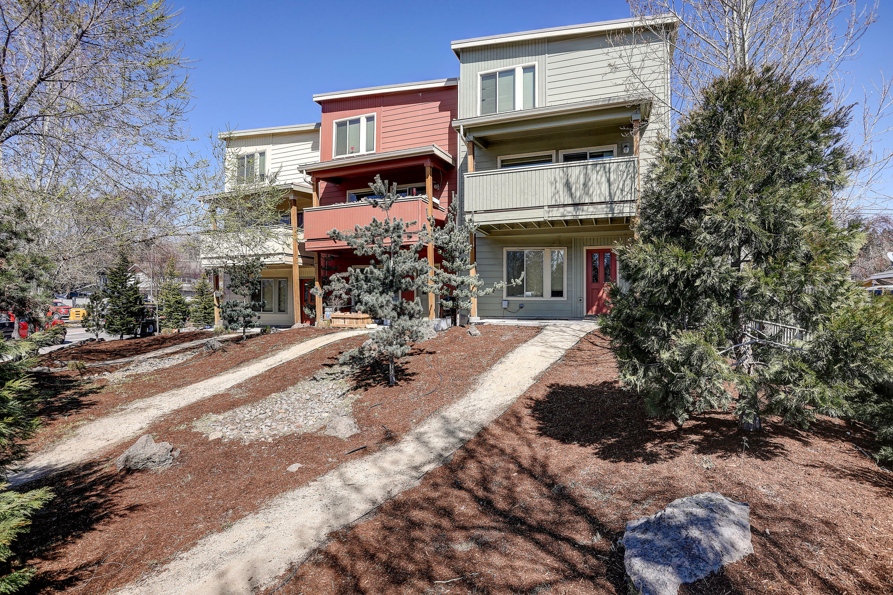 Property Photo:  838 NW Newport Avenue  OR 97703 