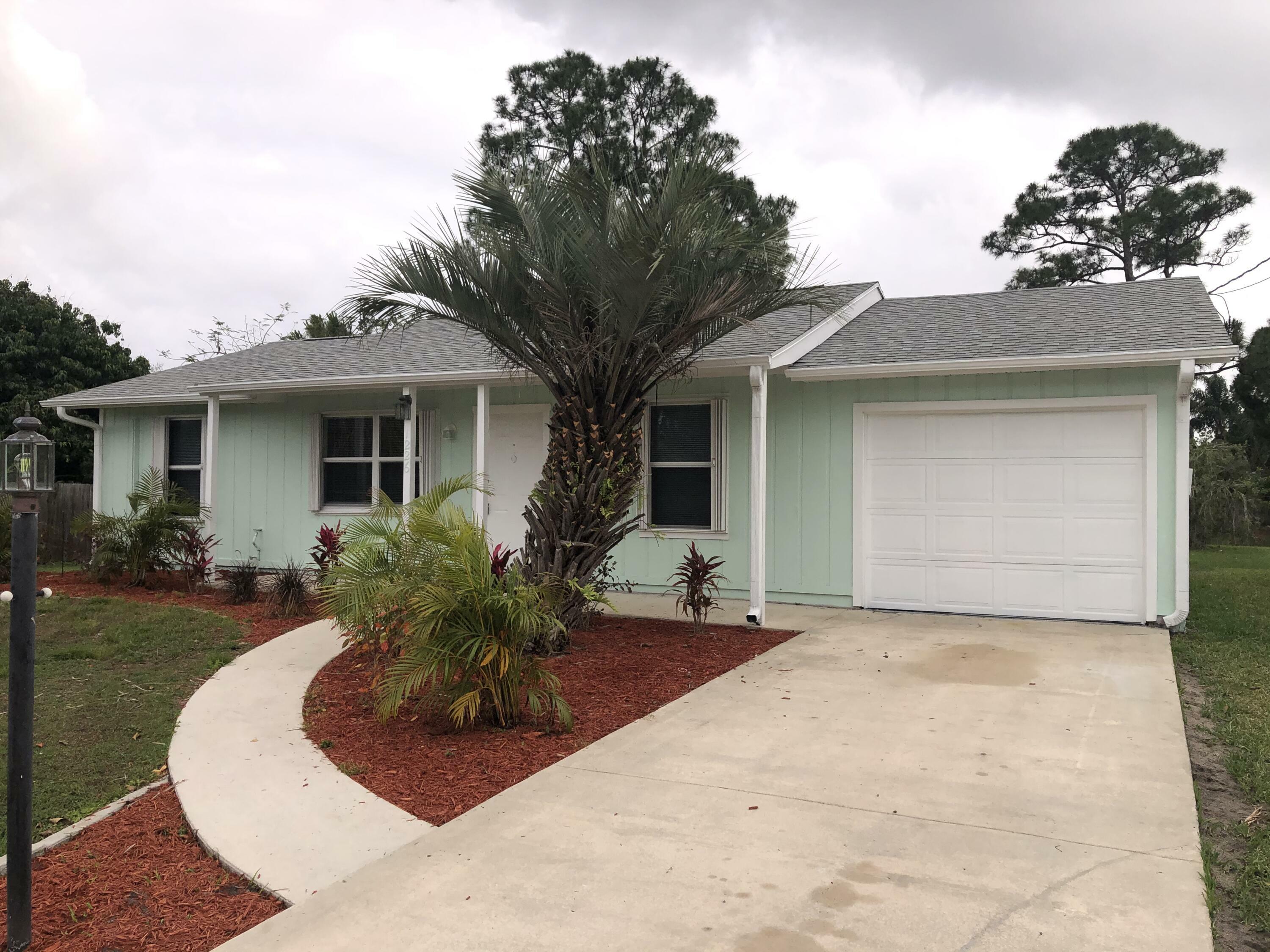 Property Photo:  1226 SW Fountain Avenue  FL 34953 