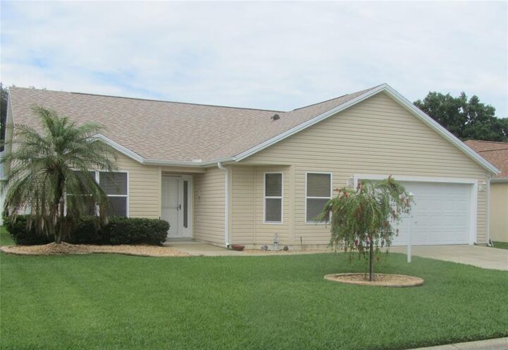 Property Photo: 423 Loma Paseo Drive FL 32159