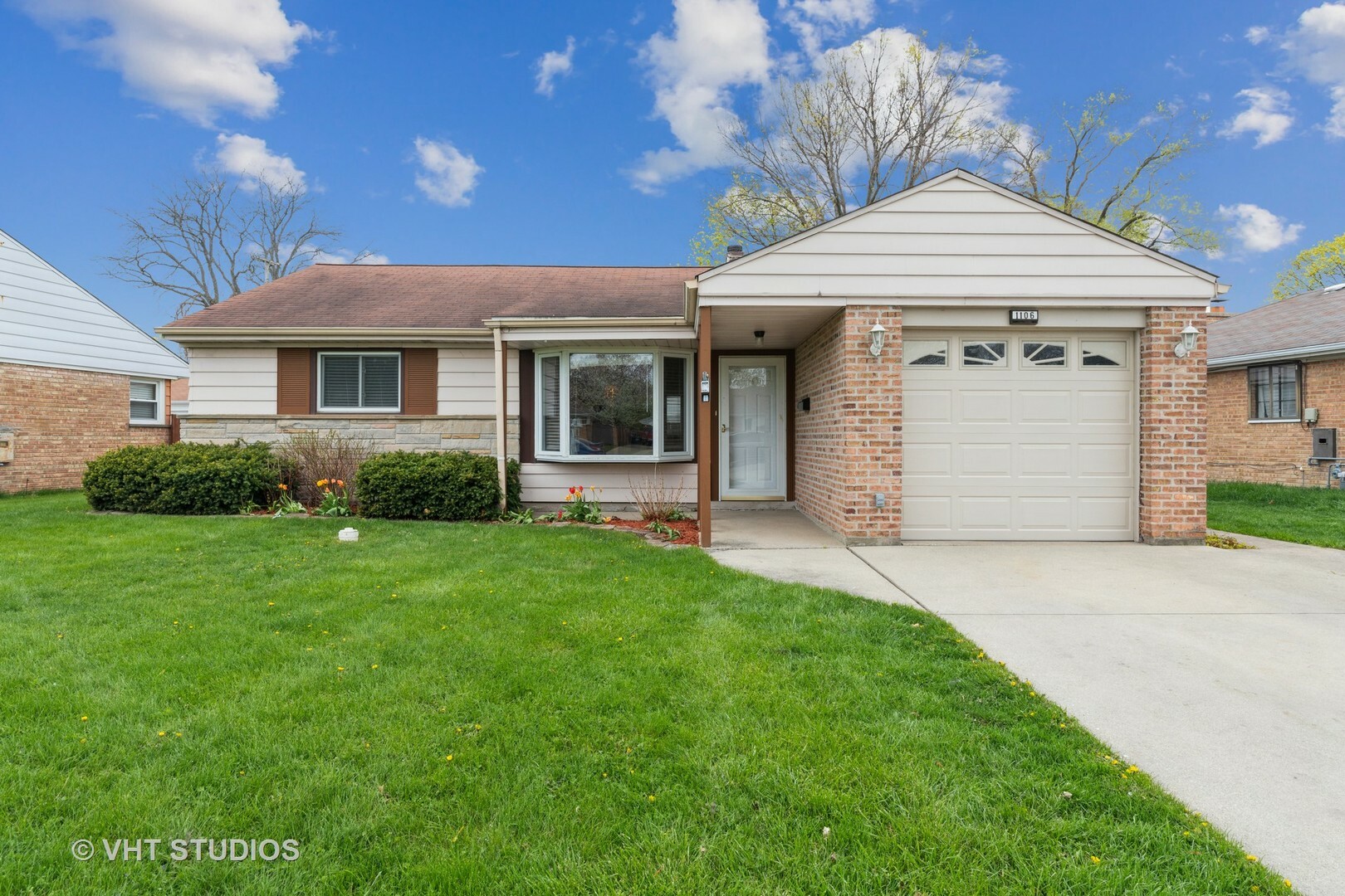 Property Photo:  1106 E Grant Drive  IL 60016 