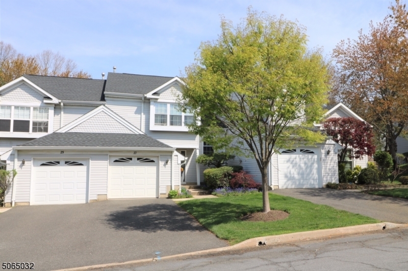 Property Photo:  27 Vandeventer Ct  NJ 08872 