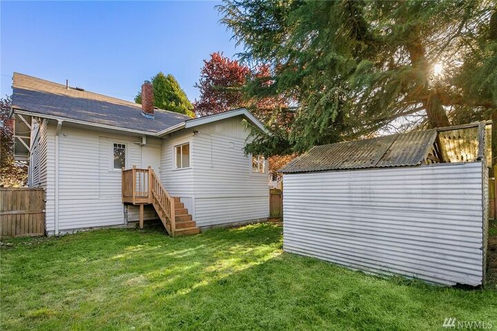 Property Photo:  510 N 102nd St  WA 98133 