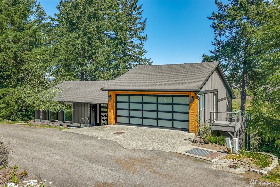 Property Photo:  10935 SE 23rd St  WA 98004 