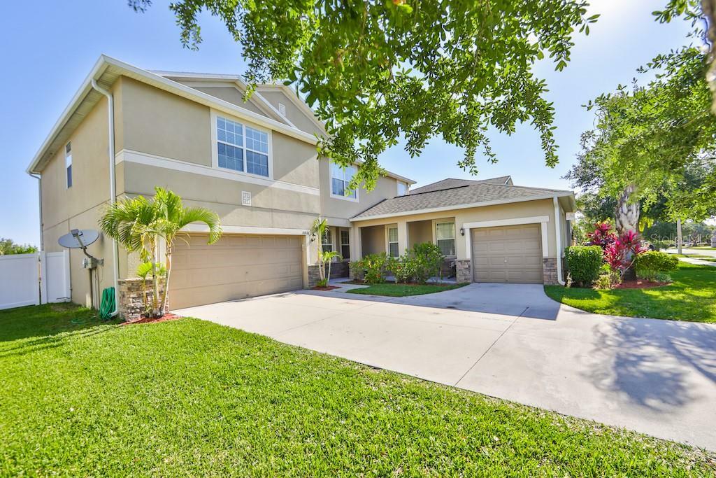 Property Photo:  10836 Carloway Hills Drive  FL 33598 