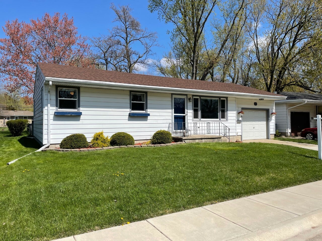 Property Photo:  551 W Drummond Drive  IL 60914 