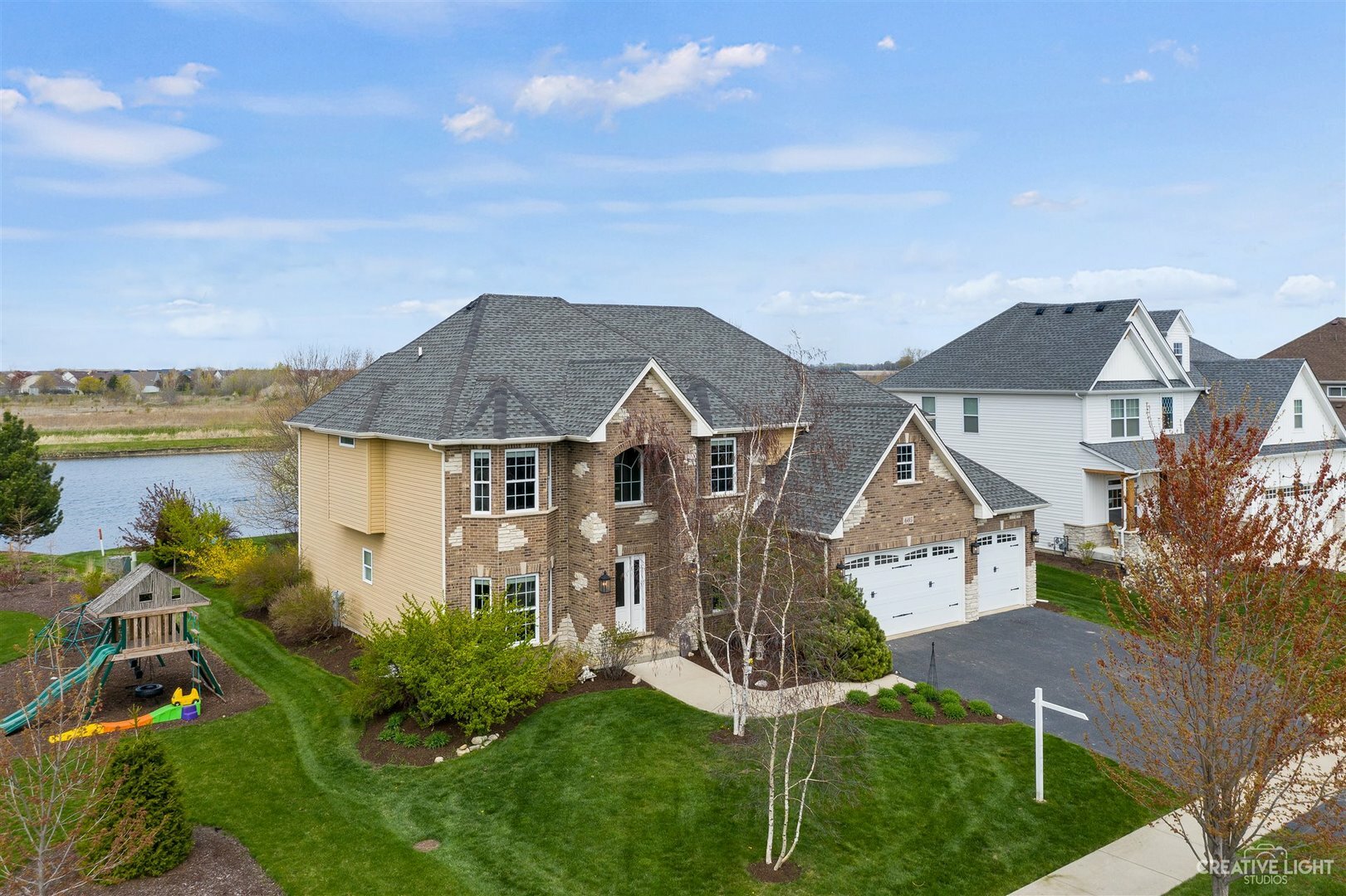 Property Photo: 605 Abingdon Drive IL 60543