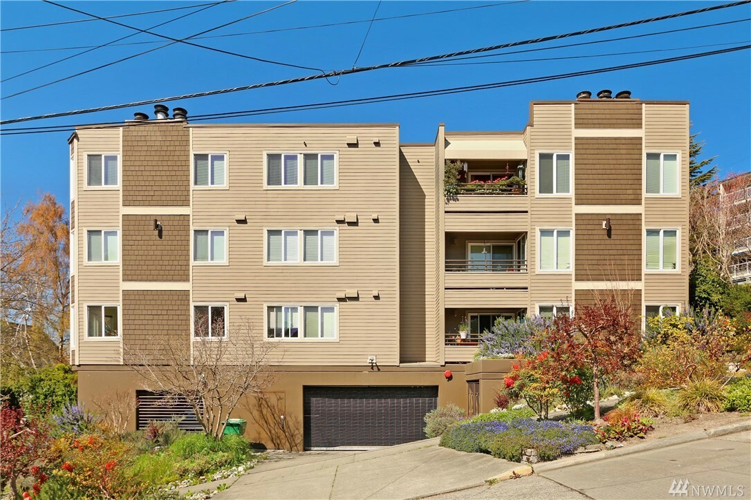 Property Photo:  1300 W Boston St 15  WA 98119 