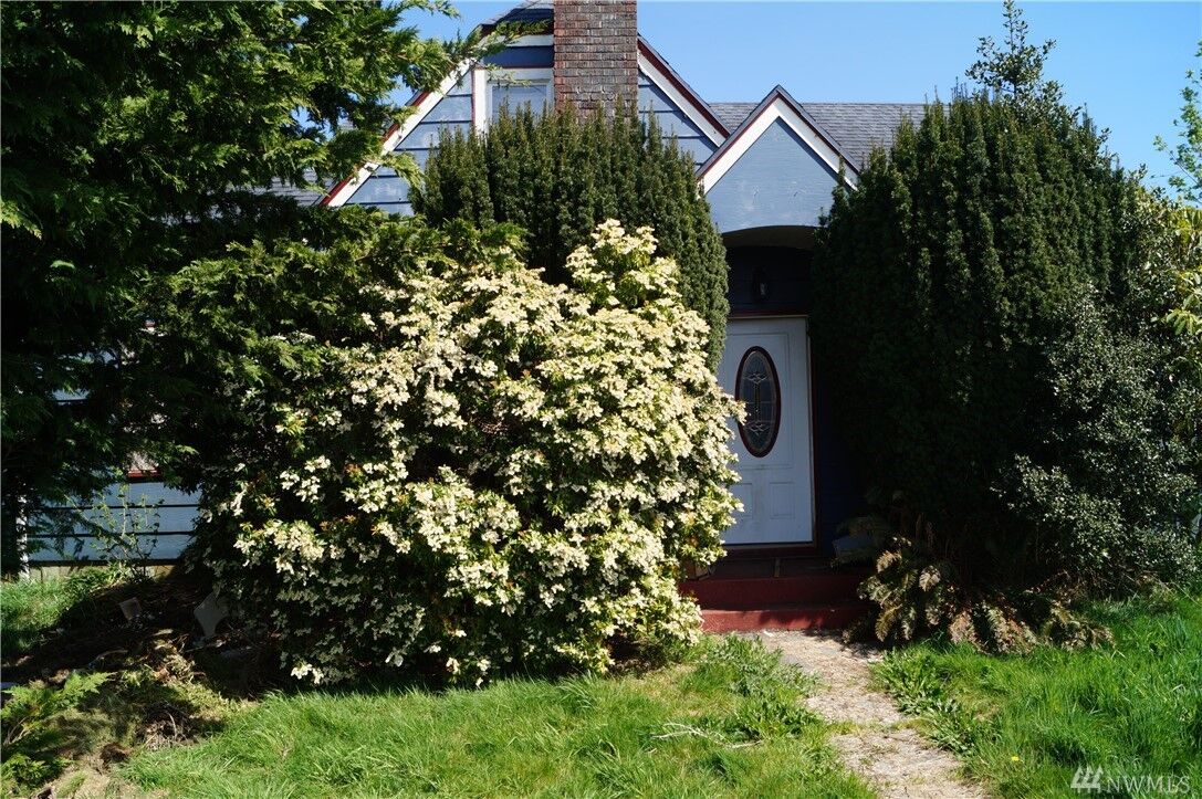 Property Photo:  350 N Jeffries St  WA 98520 