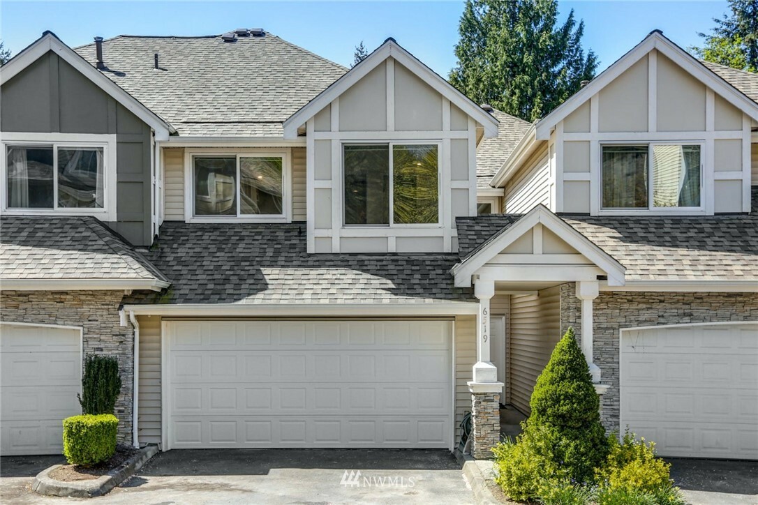 Property Photo:  6519 SE Cougar Mountain Way  WA 98006 