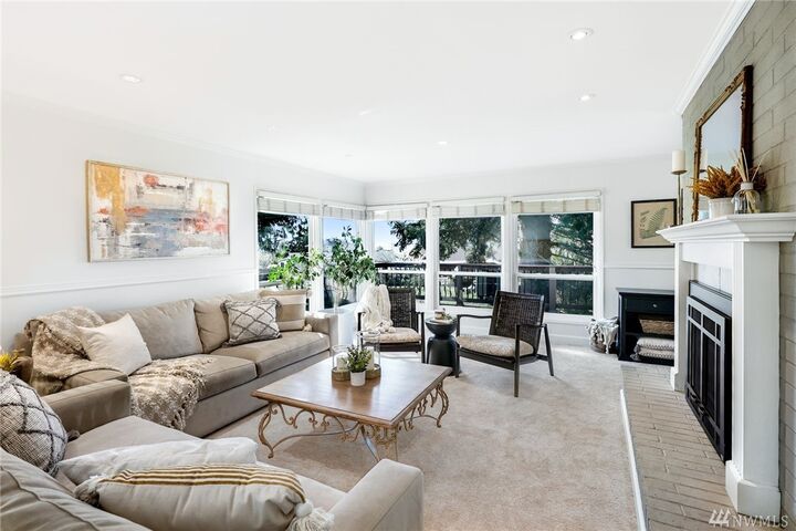 Property Photo:  829 Olympic Blvd  WA 98203 