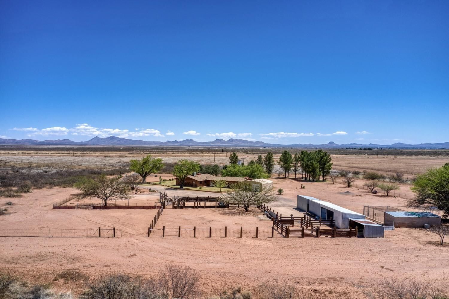 Property Photo: 6400 N Brooks Road AZ 85607