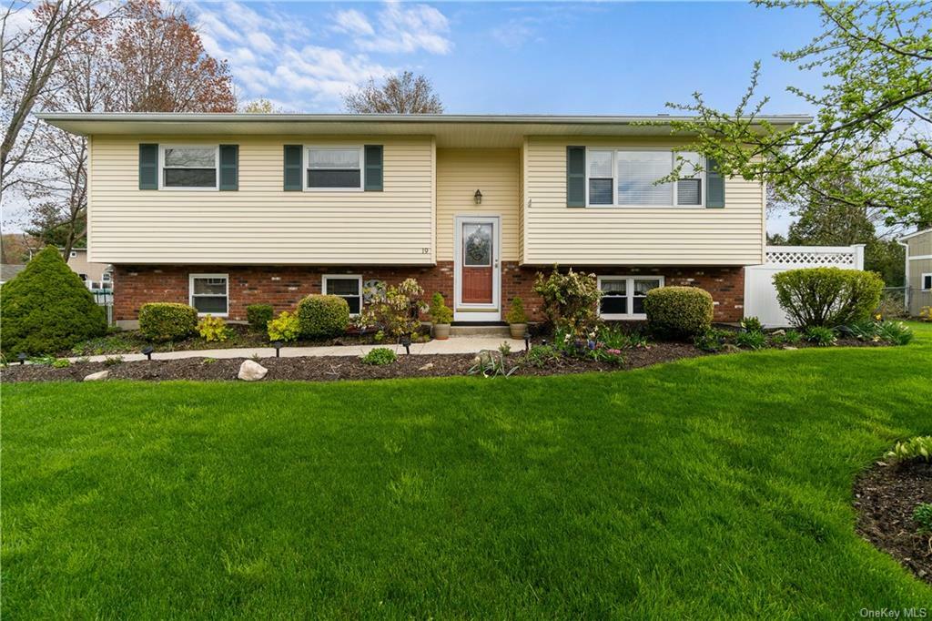 19 Robinn Drive  Middletown NY 10940 photo
