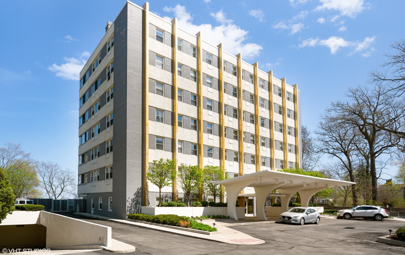 Property Photo:  1410 Sheridan Road 2-A  IL 60091 