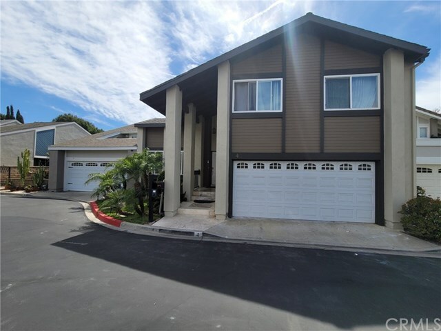 Property Photo:  4 Swallowtail  CA 92604 