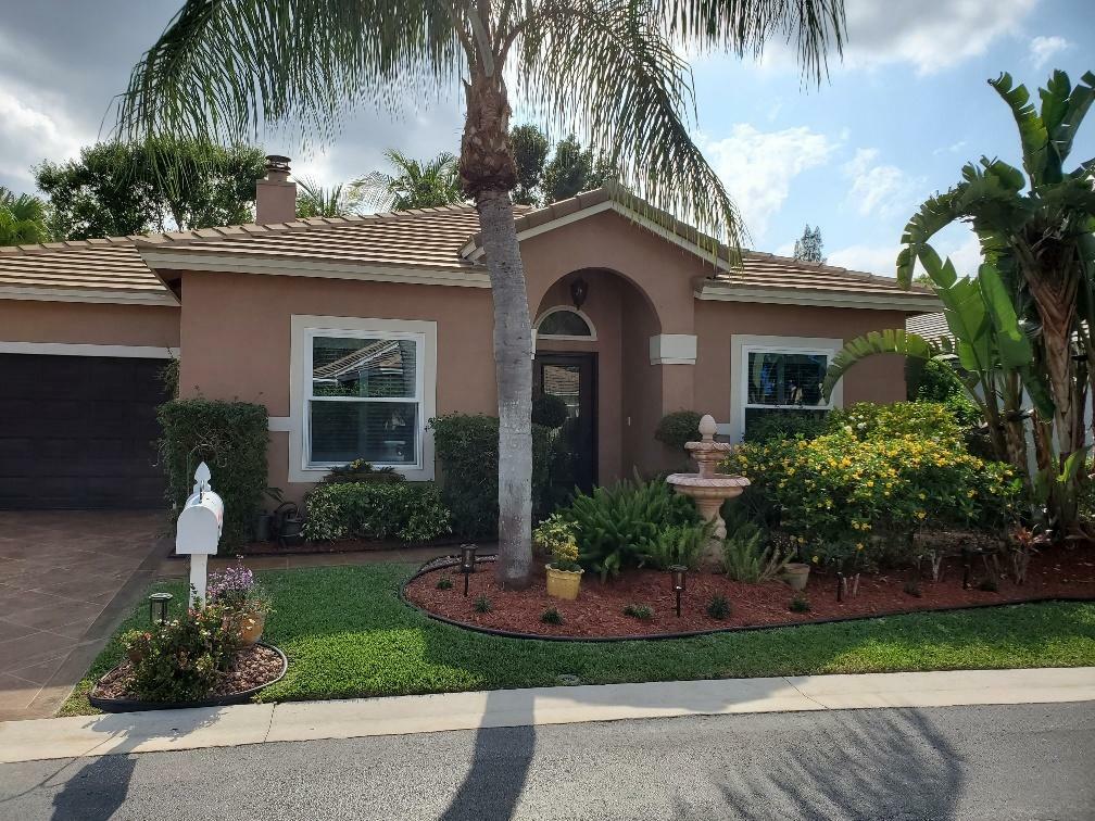 Property Photo: 136 Caribe Court FL 33413