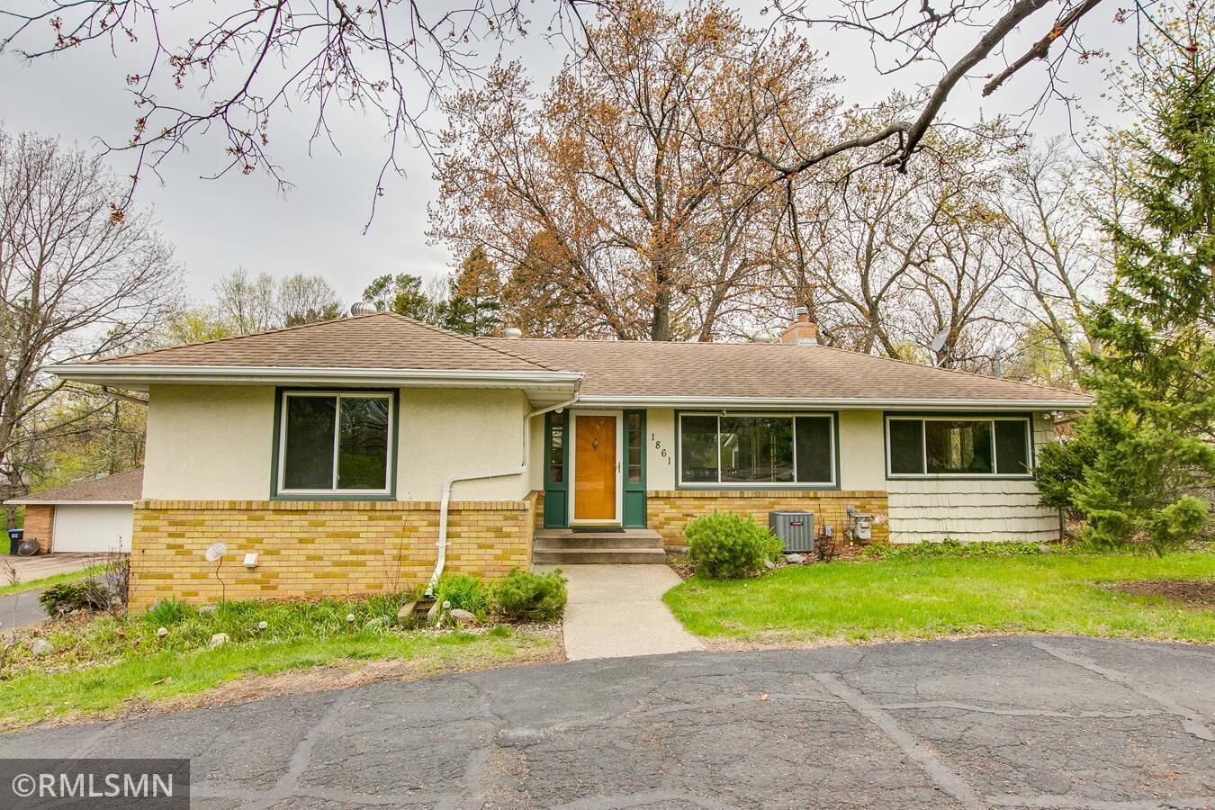 Property Photo:  1861 Victoria Street N  MN 55113 