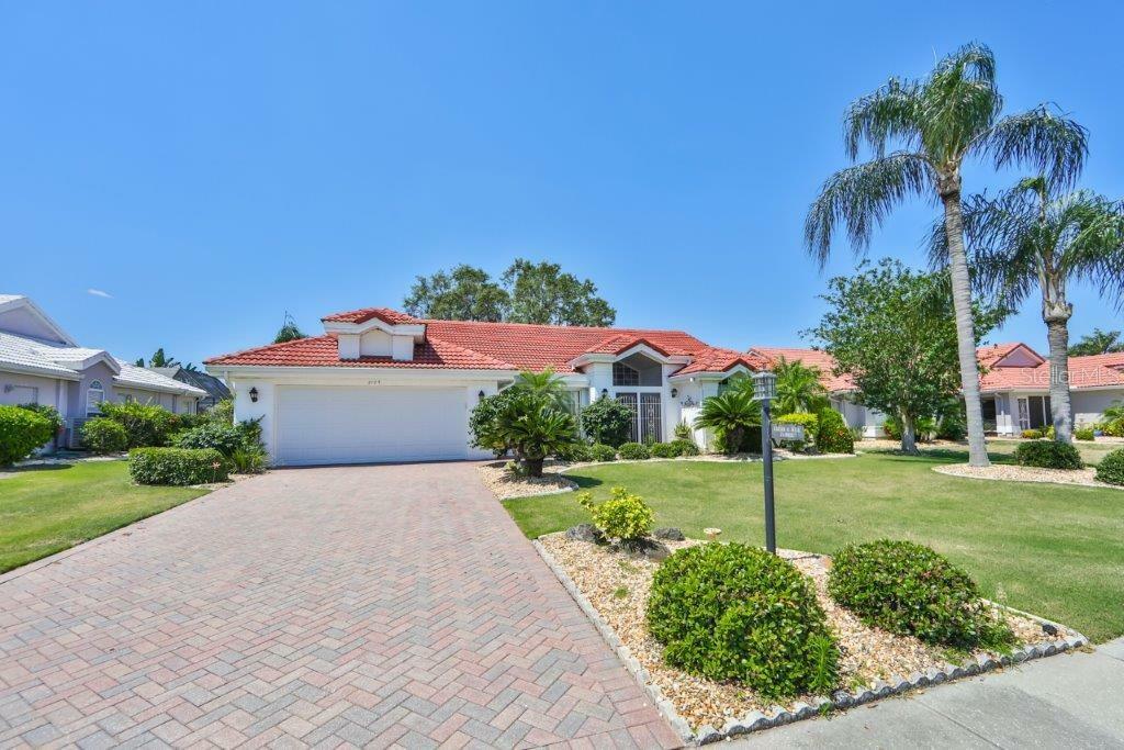 Property Photo:  2129 New Bedford Drive  FL 33573 