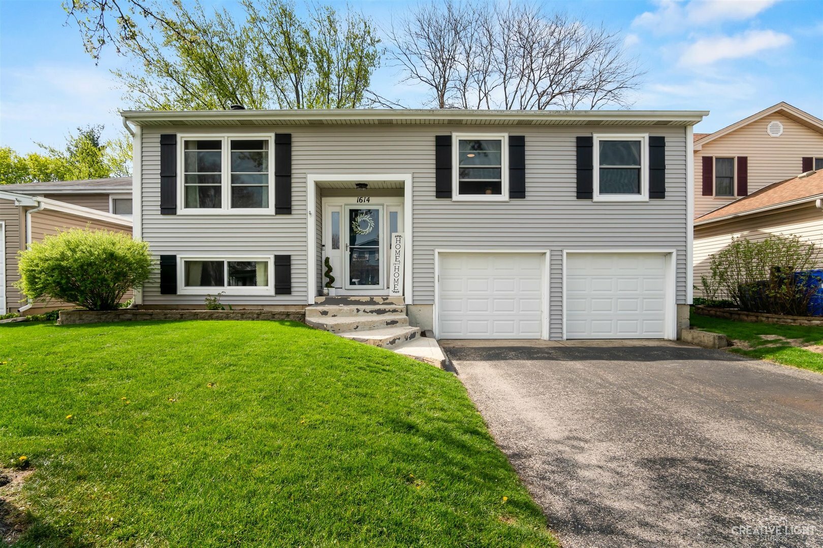 Property Photo: 1614 Pershing Avenue IL 60189
