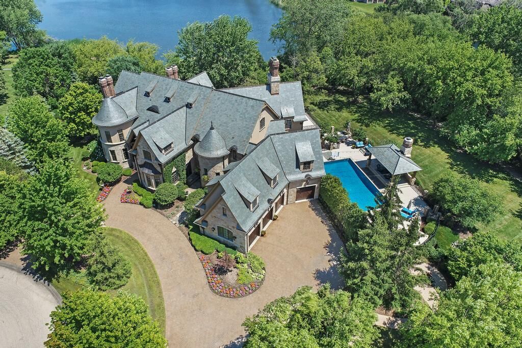 Property Photo: 1 Brooke Lane IL 60010