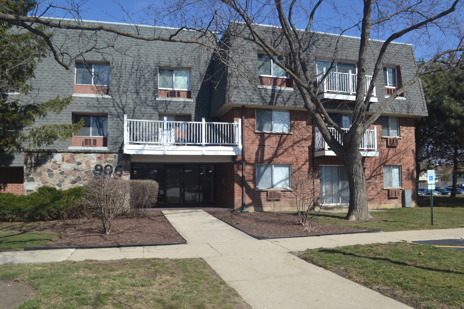 Property Photo:  906 Ridge Square 314  IL 60007 