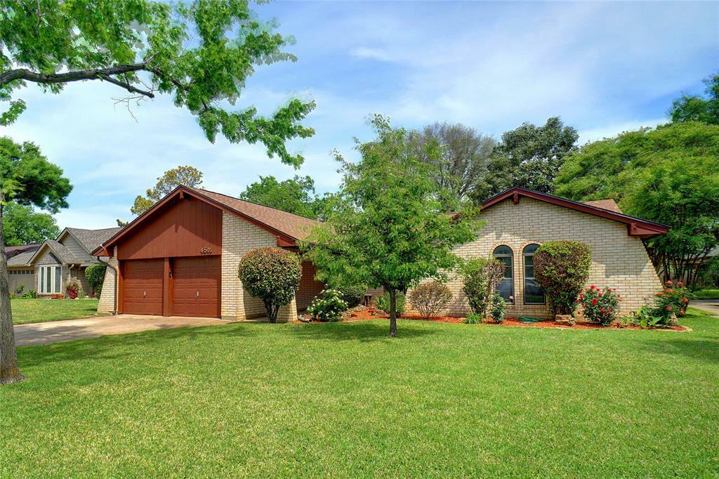 Property Photo:  4501 Longacres Court  TX 76016 