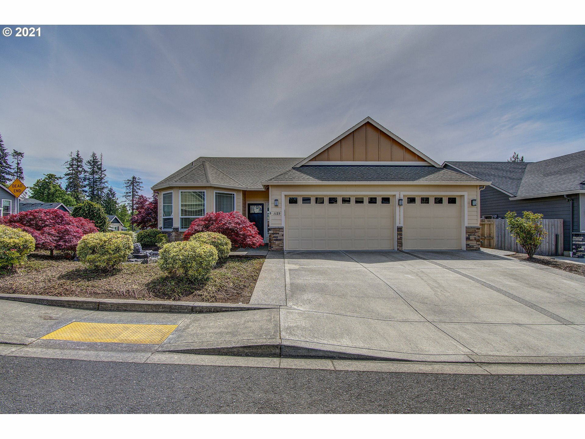 Property Photo: 1123 N 8th Way WA 98642